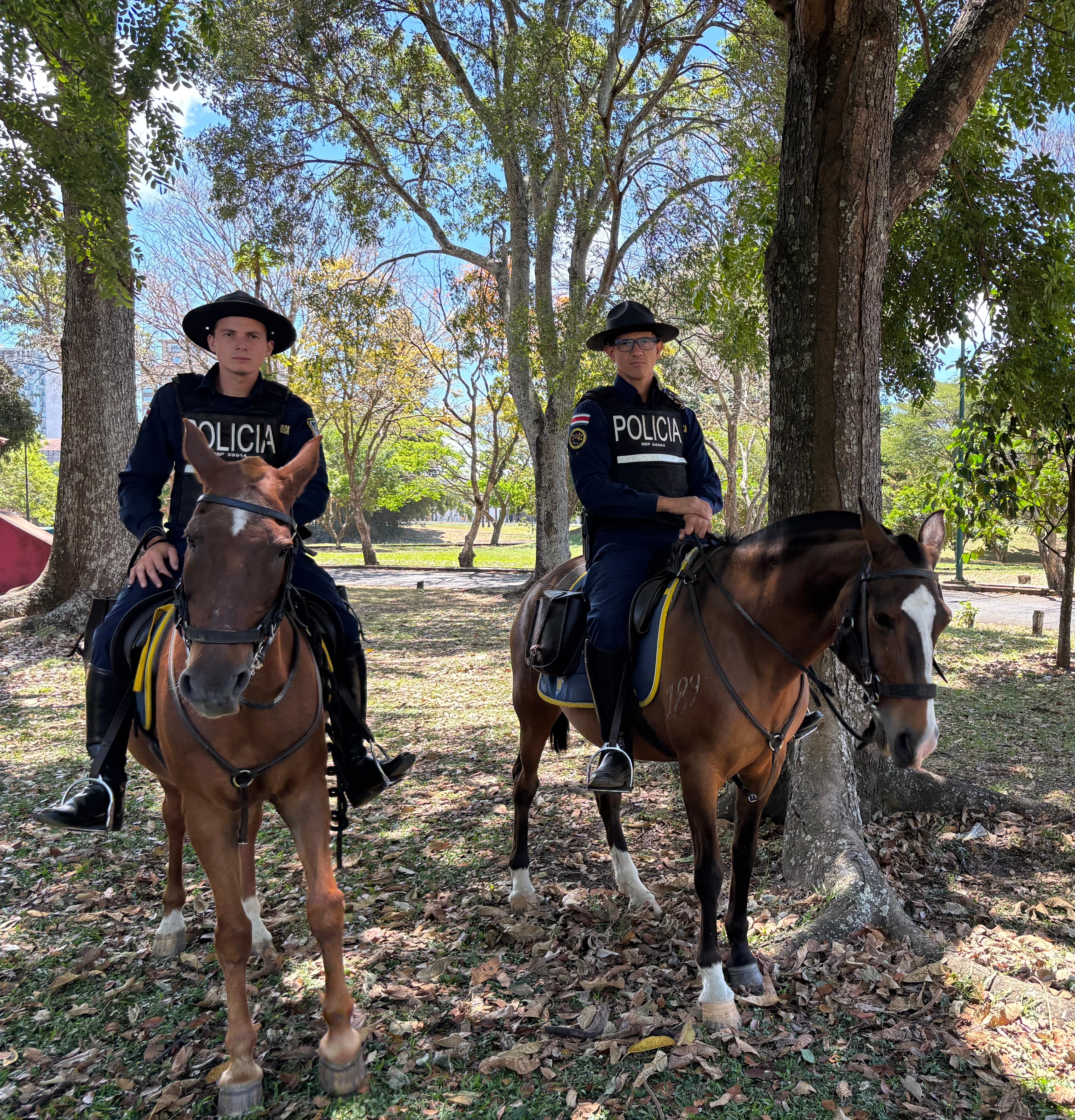 Friendly policemen on horseback patrol Sabana Park!