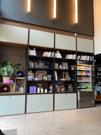 Le hall de l’hôtel