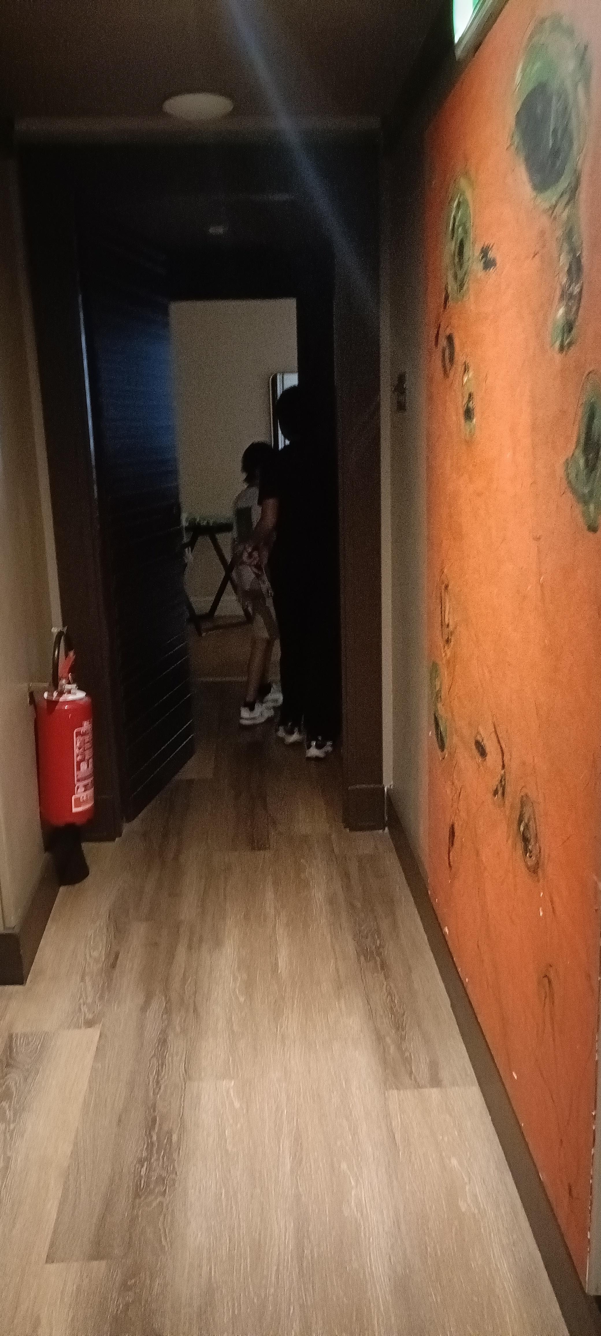 una sola puerta y al interior las dos habitaciones, ideal para familias de 4 o 5 integrantes 