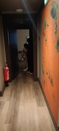 una sola puerta y al interior las dos habitaciones, ideal para familias de 4 o 5 integrantes