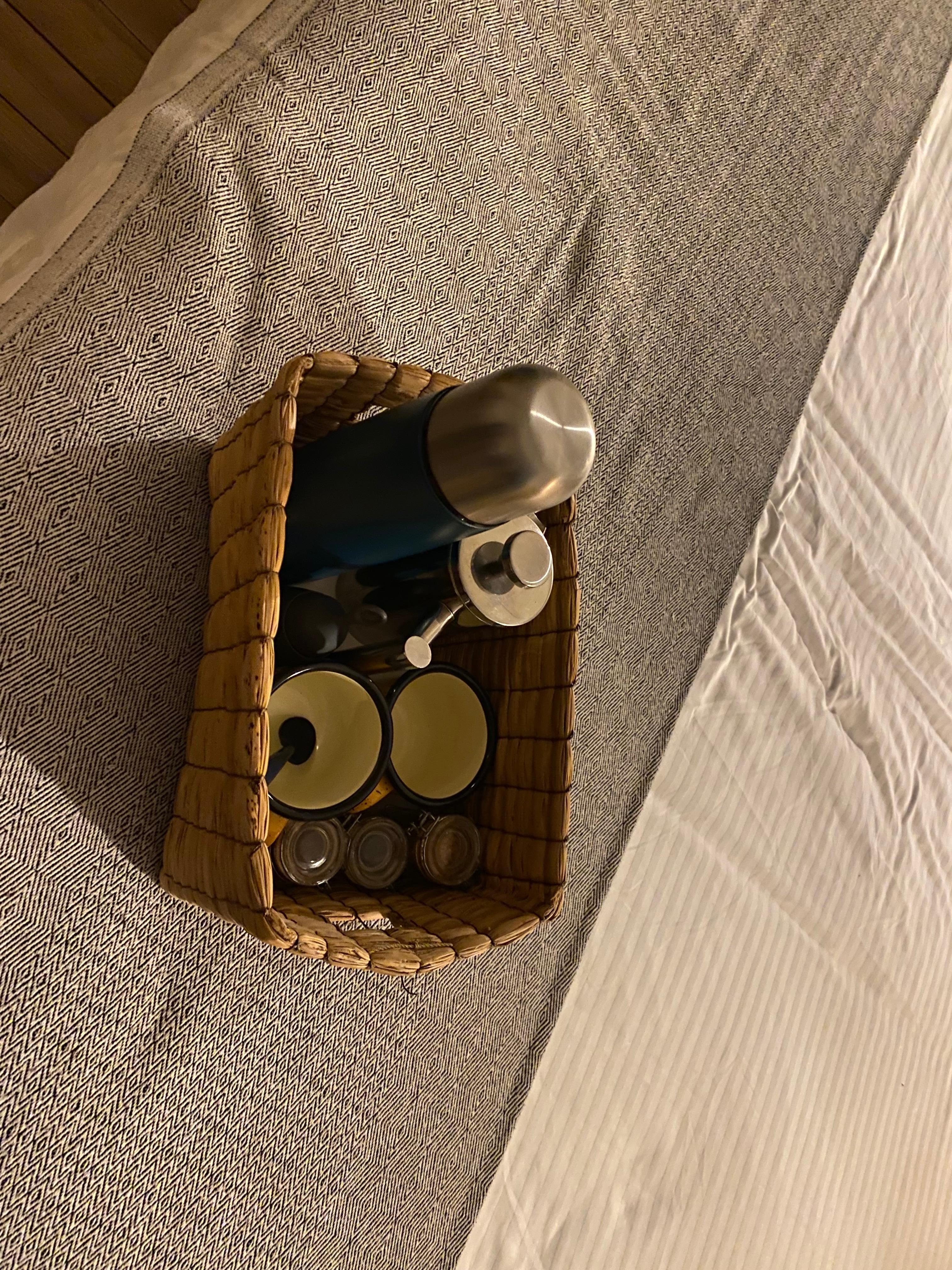 Basket with coffee and tea kit.