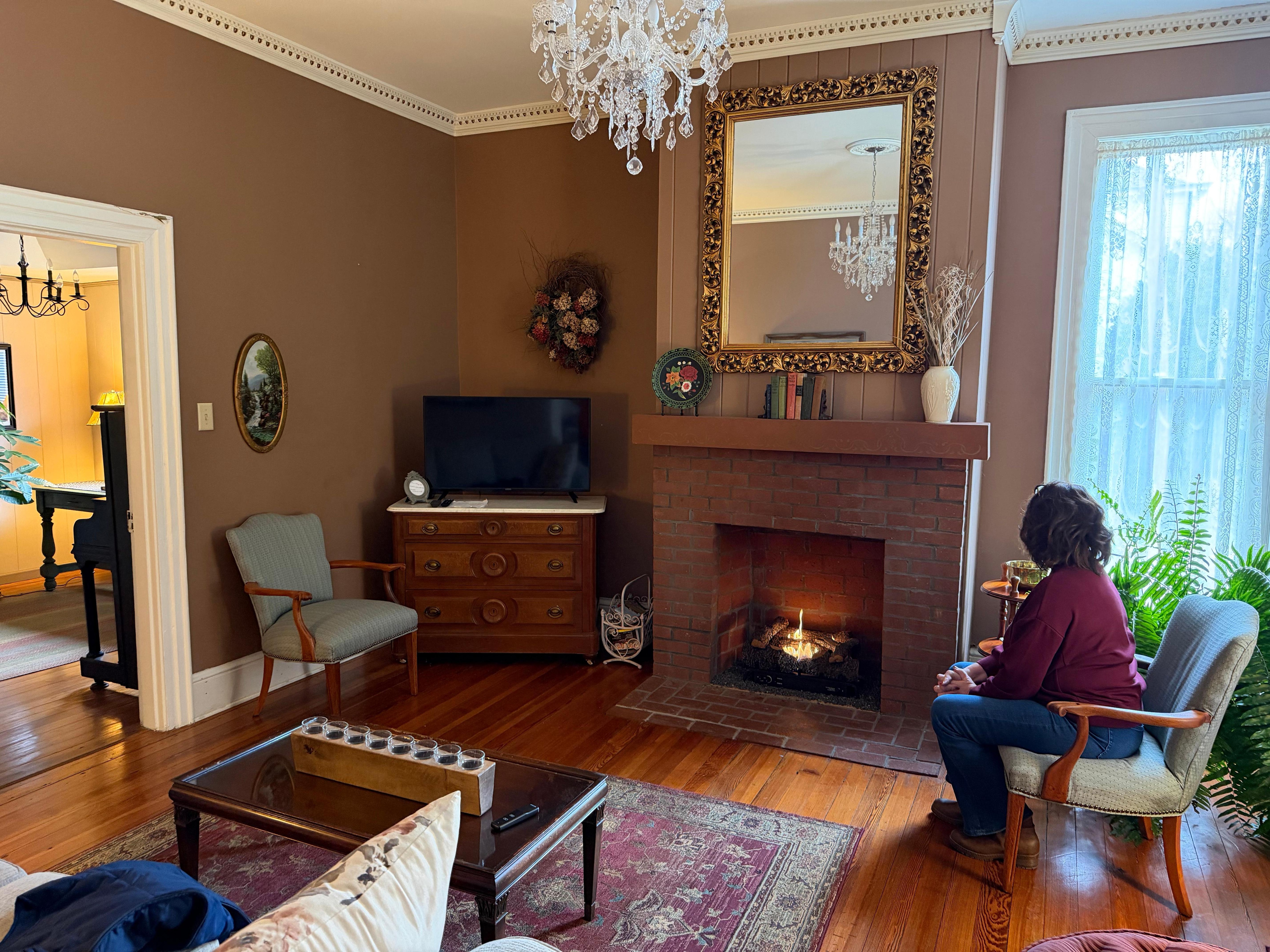 Very cozy, comfortable living room.