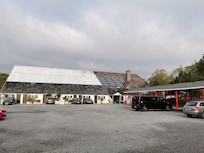 Het hotel zelf met indoor zwembad