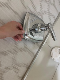 Loose and flopping trim plate on the bathtub