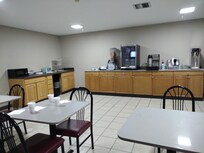 Photo shows actual breakfast food. Photo on their add is VERY misleading