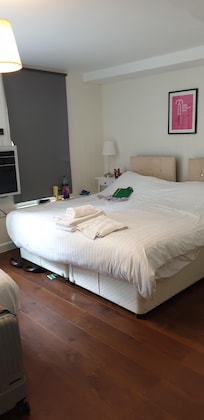 you can compare this image to the ones advertised, they are not the same.