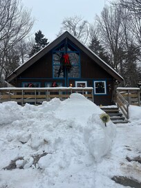 Adorable ski chalet!