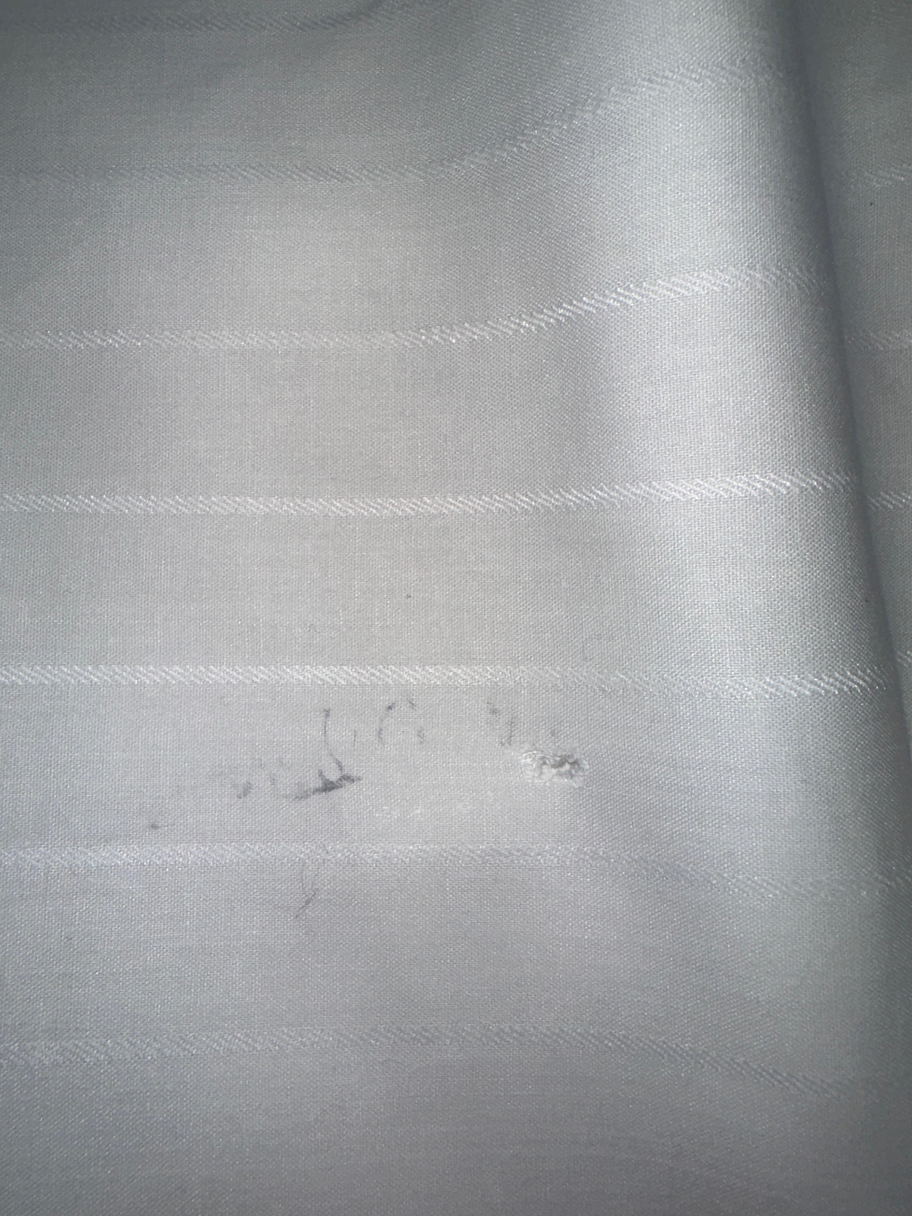 Marks and rips on the duvet 