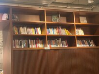 本屋さんの中にあるスタバ。のんびりできます。