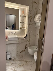 The modern and comfortable en-suite private bathroom