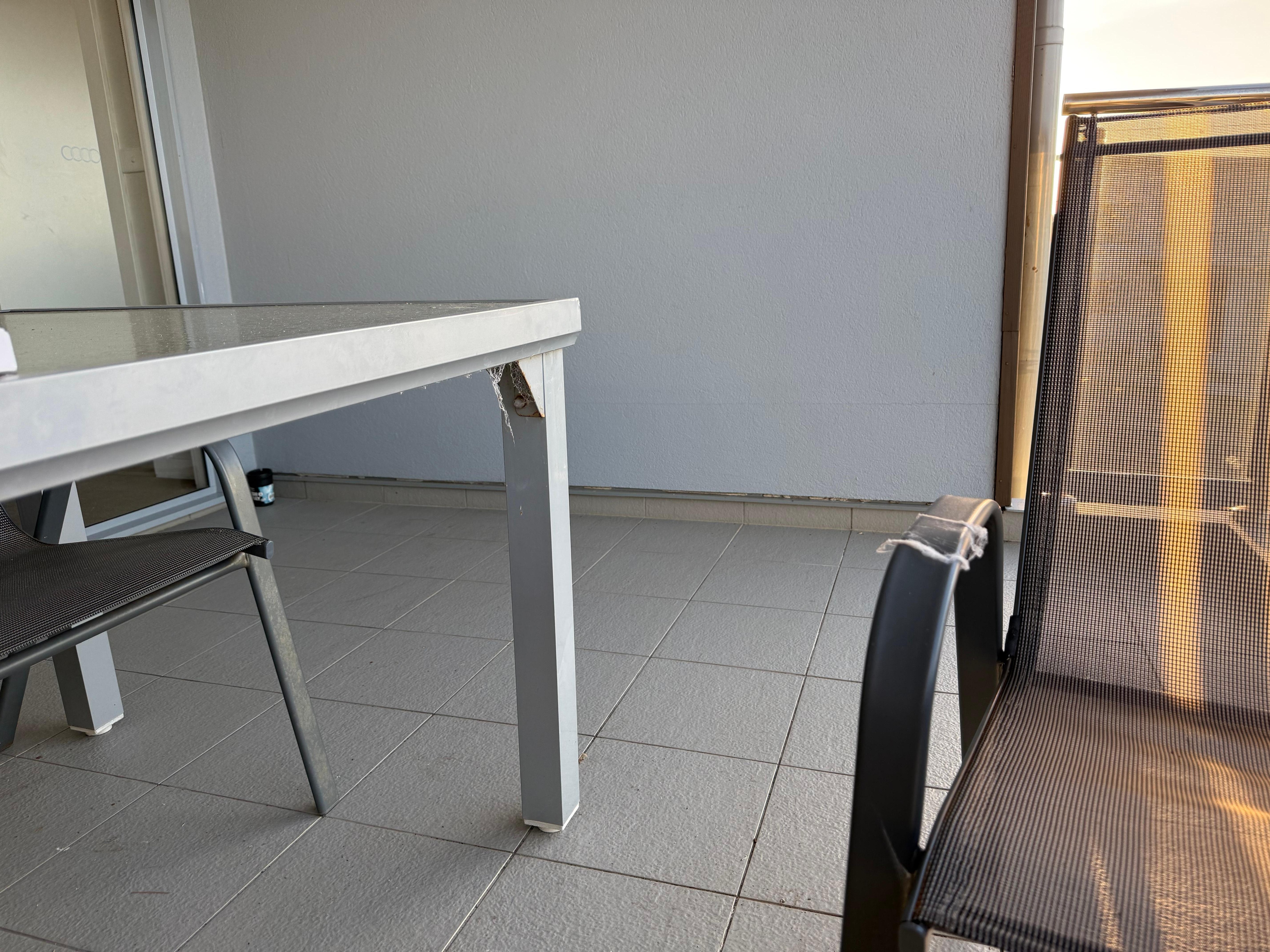 Gartenmöbel könnten sauberer und moderner sein. 