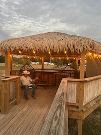 Such a relaxing patio area!!