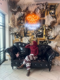 The lobby is beautiful, definitely photo friendly.