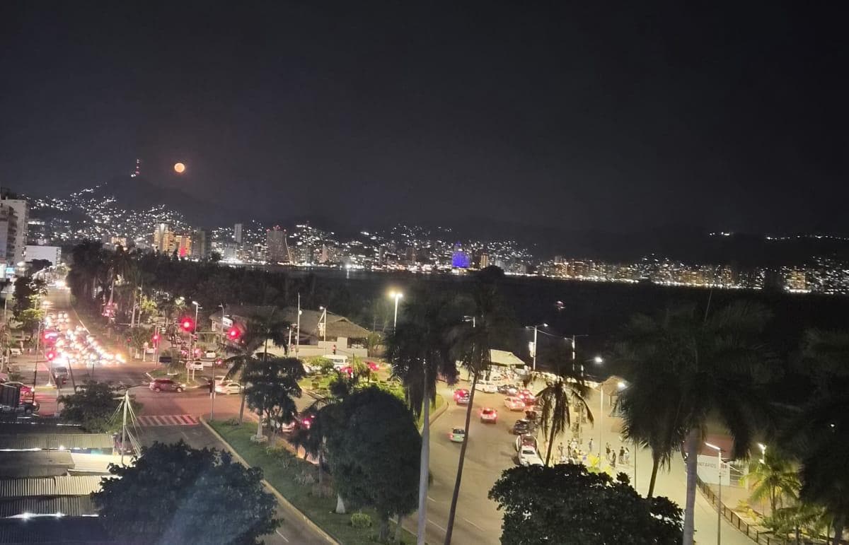 Noche en Acapulco, desde el hotel Ramada.