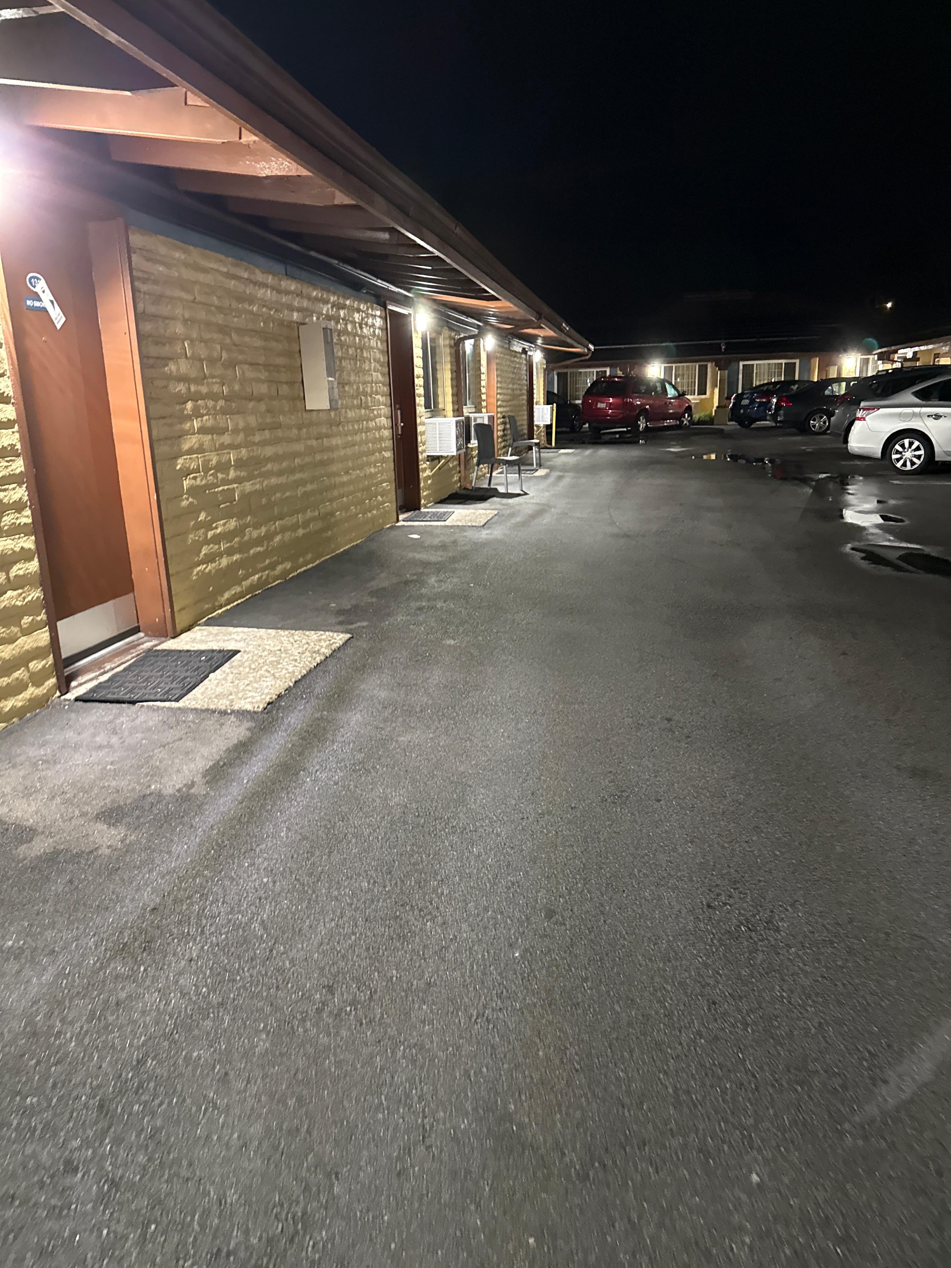 All these are rooms with a very narrow driveway. If you have a larger vehicle, be very careful.