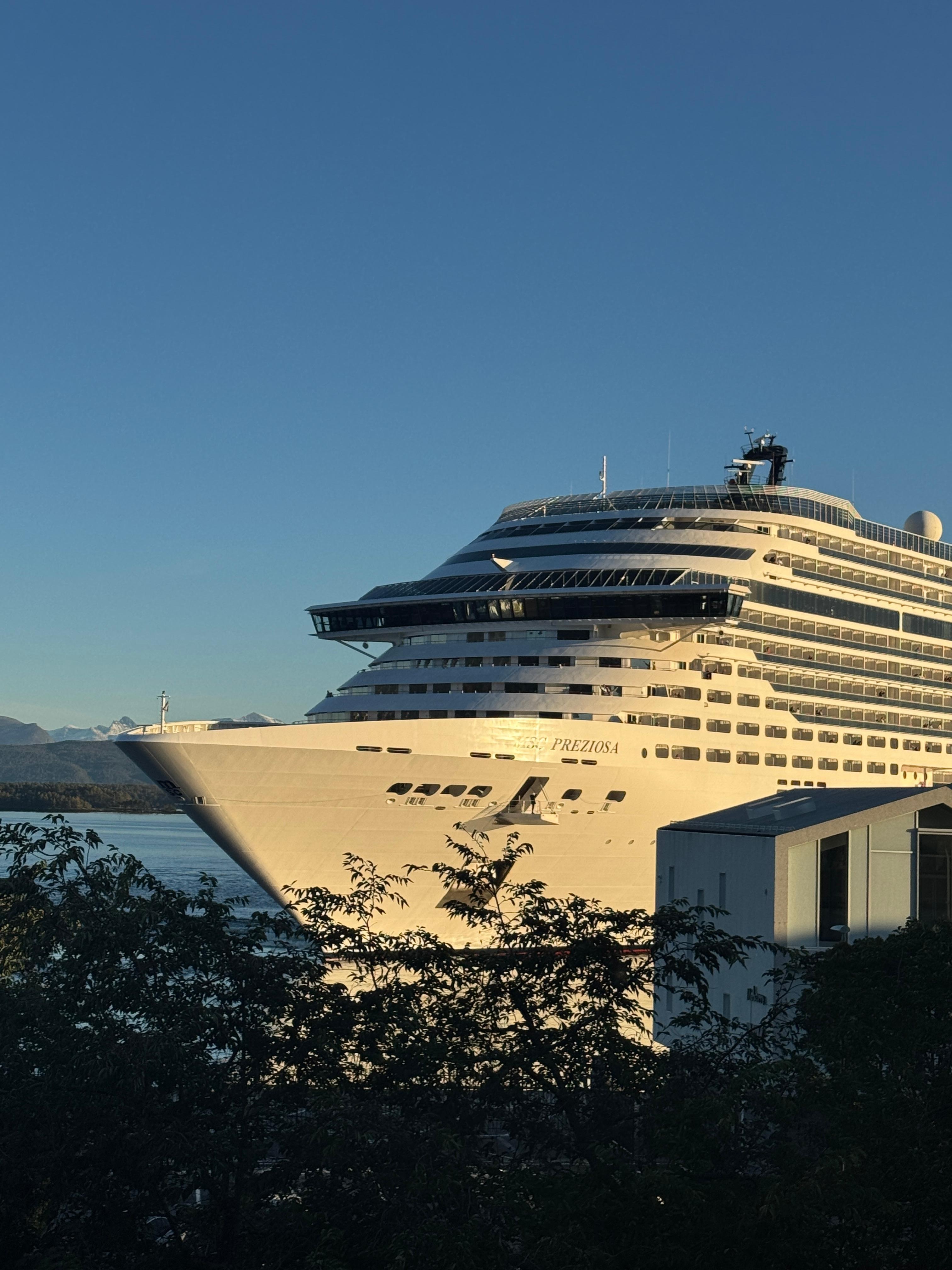 MSC Preziosa kaster loss lørdag kveld.