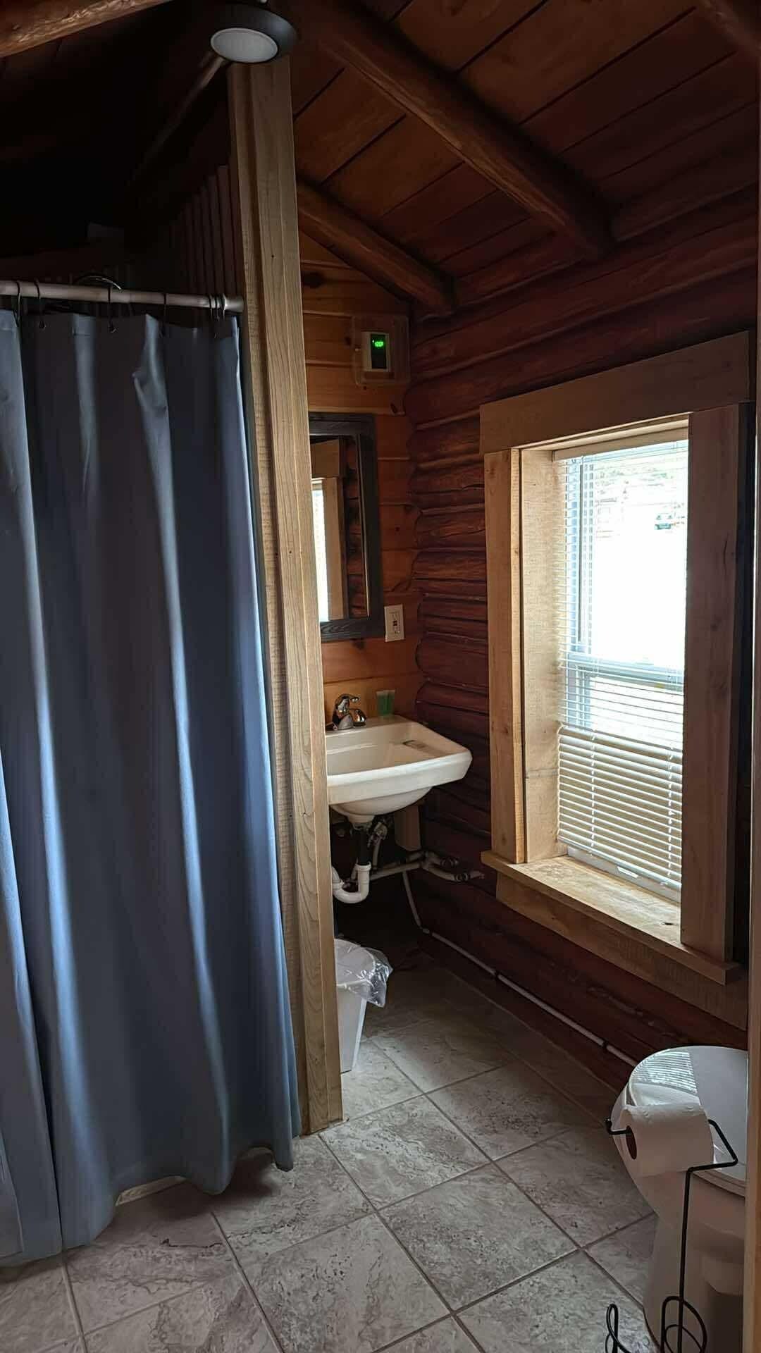 Bathroom Cabin 2