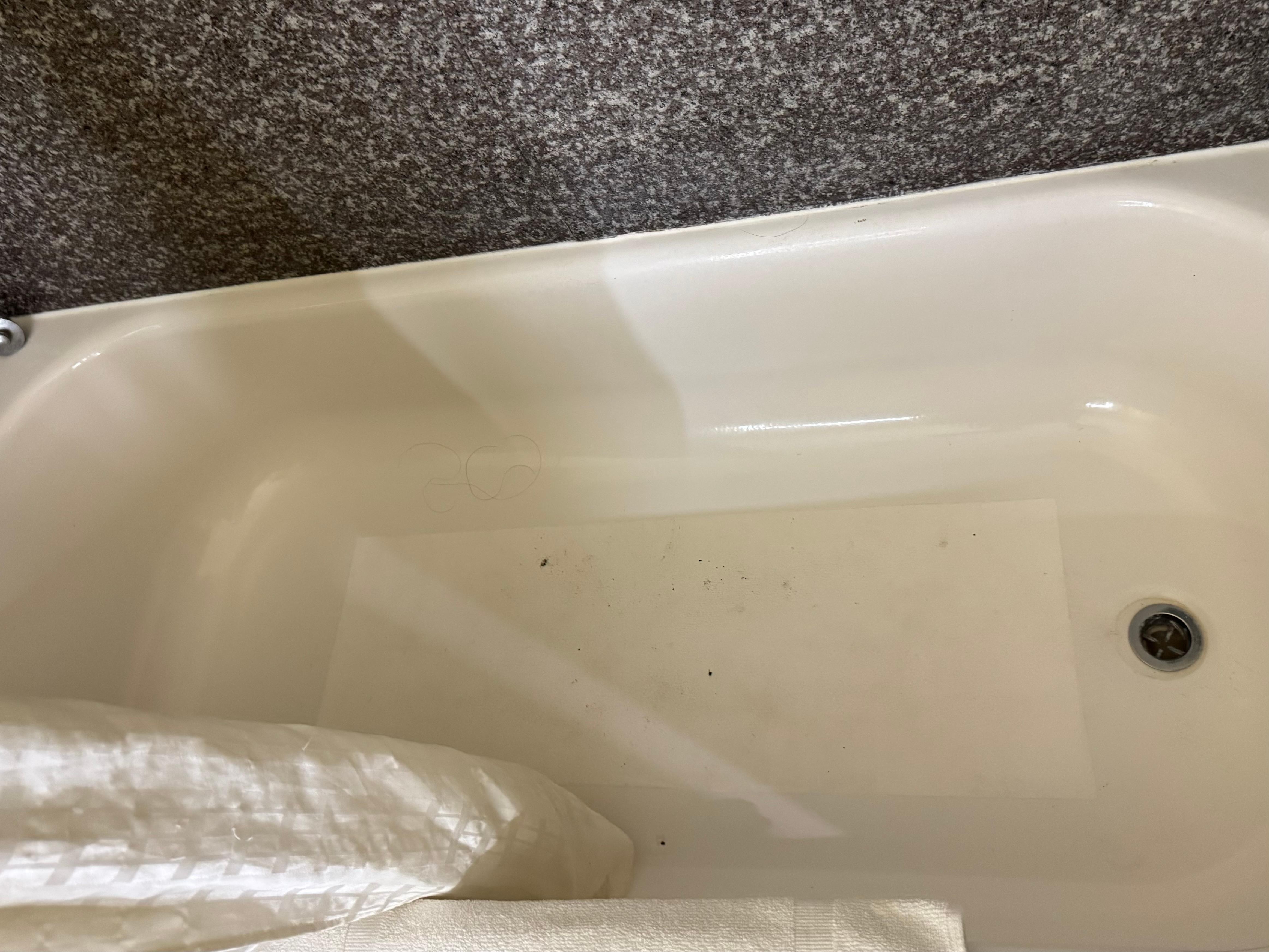 Bathtub dirty and with someone’s hair! You couldn’t miss that cleaning for sure!