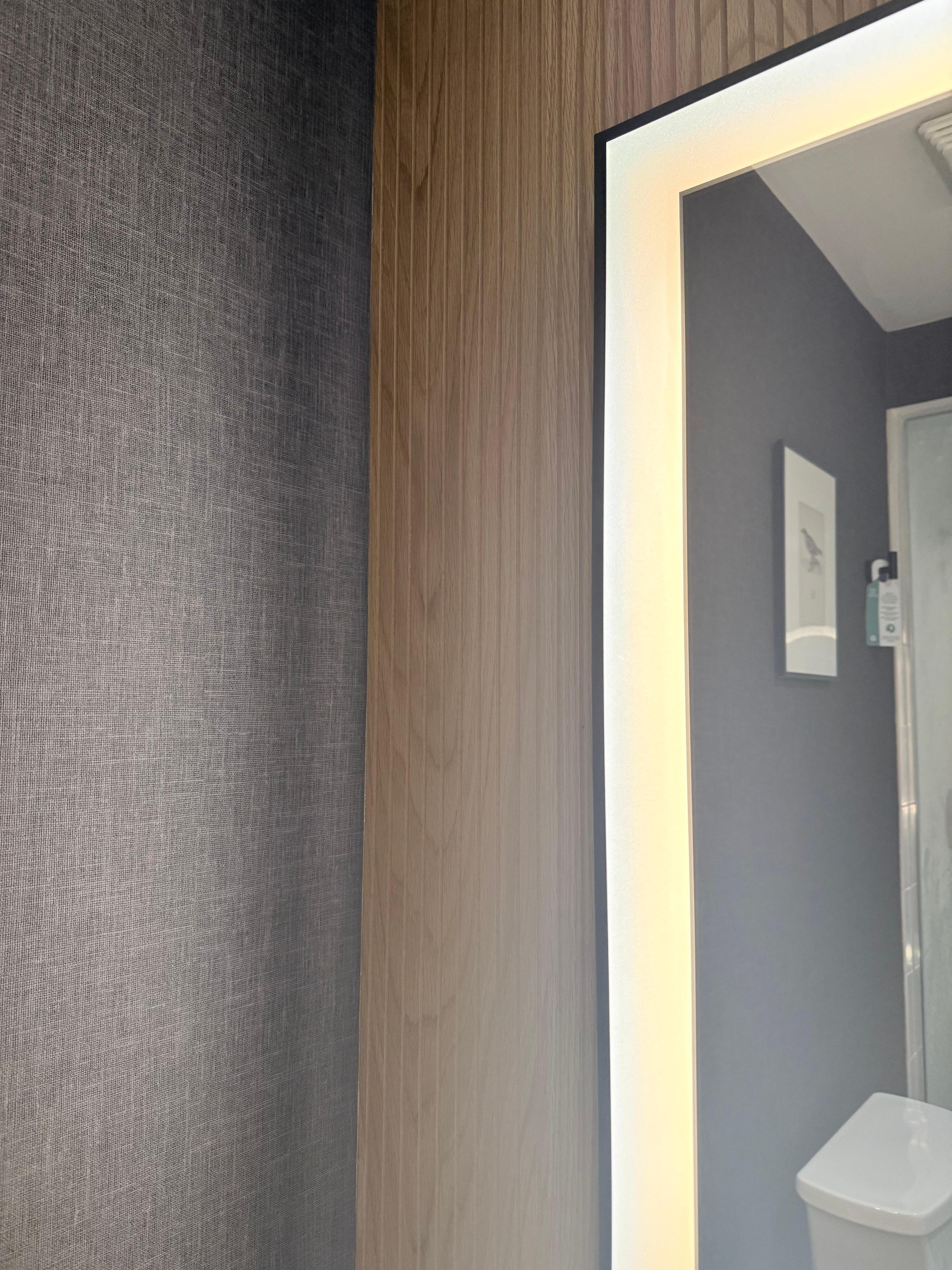 Love the wall and lighting 