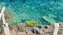Il mare dalla finestra della camera