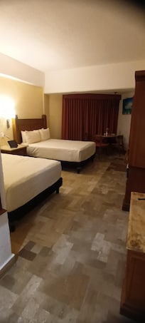 Así de simple era la habitación y en el baño no habían amenidades como le describía la página de reservacion.