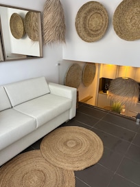 salon et cuisine en contrebas