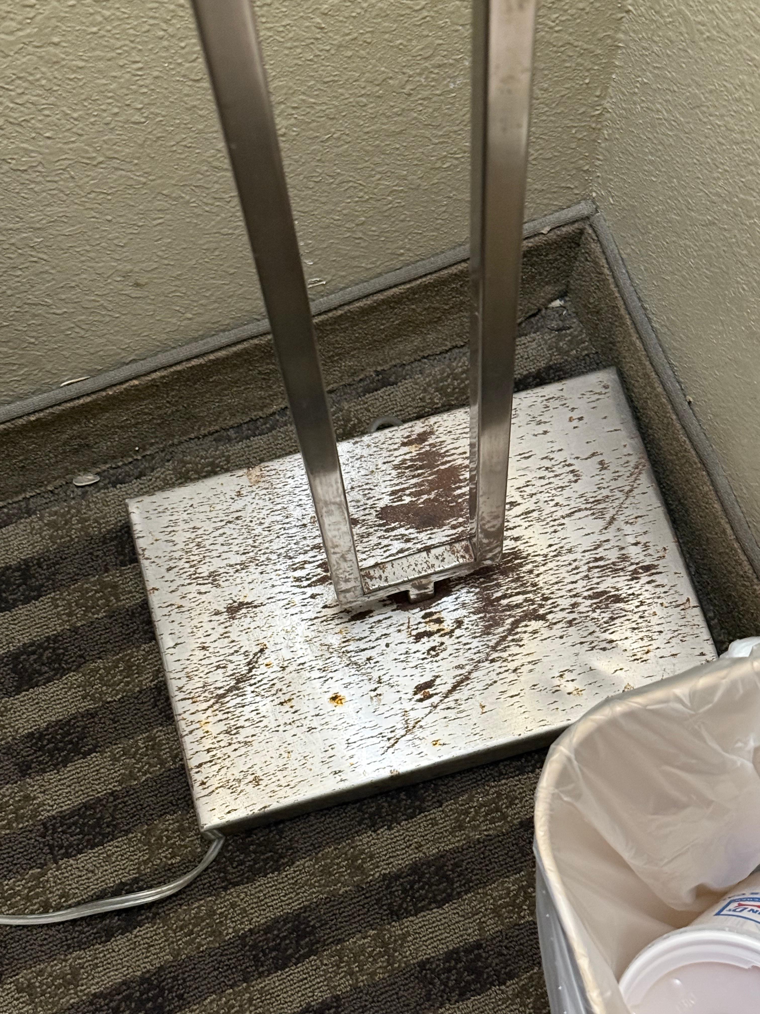 Rust on lamp stand
