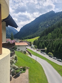 Blick talaufwärts von der Ferienwohnung