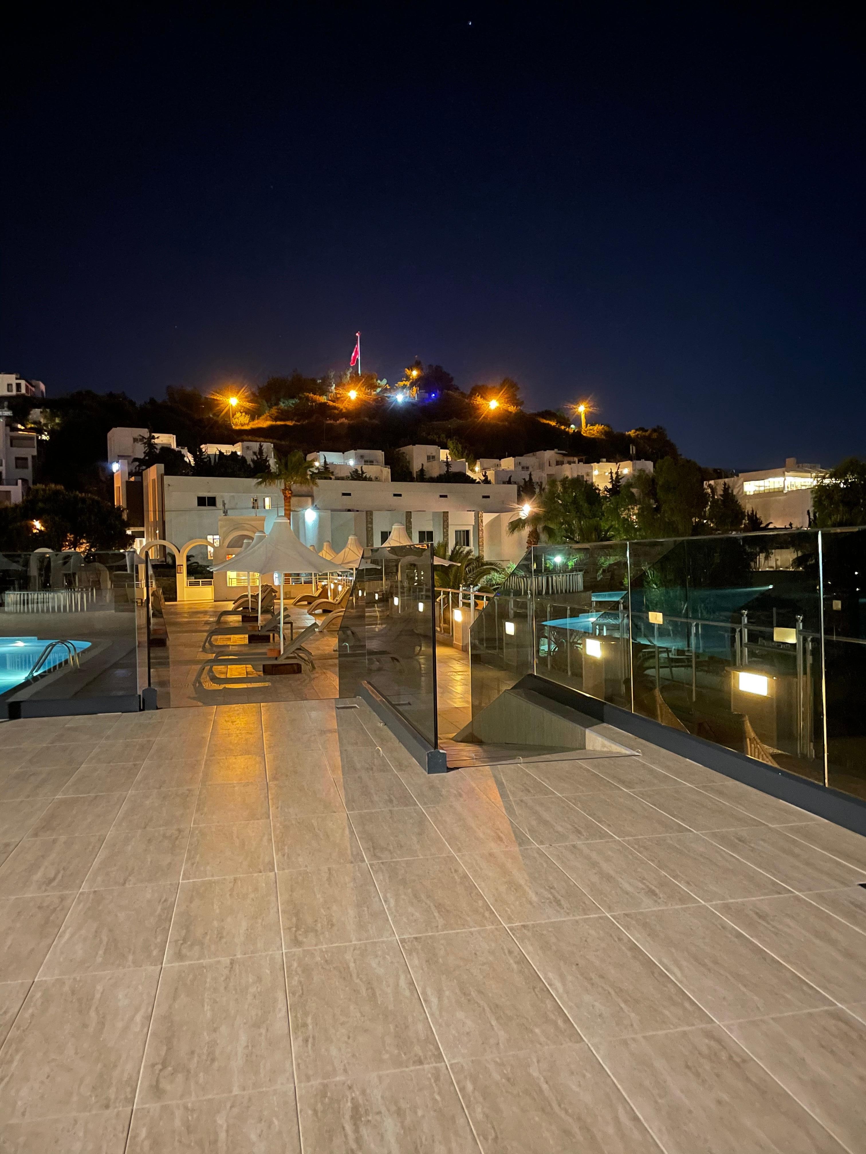 Desde la terraza mirando hacia la piscina