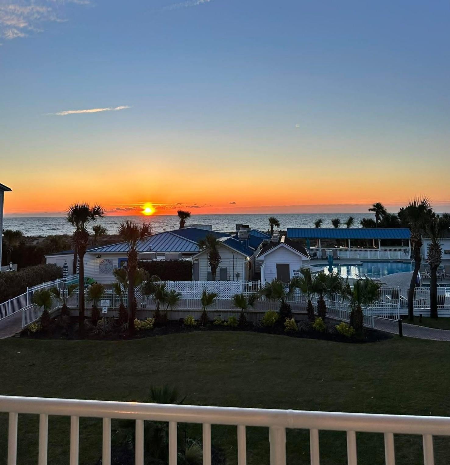 The deck has the best setting chairs! Pool clean and food at The Deck was great 👍👍