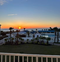 The deck has the best setting chairs! Pool clean and food at The Deck was great 👍👍