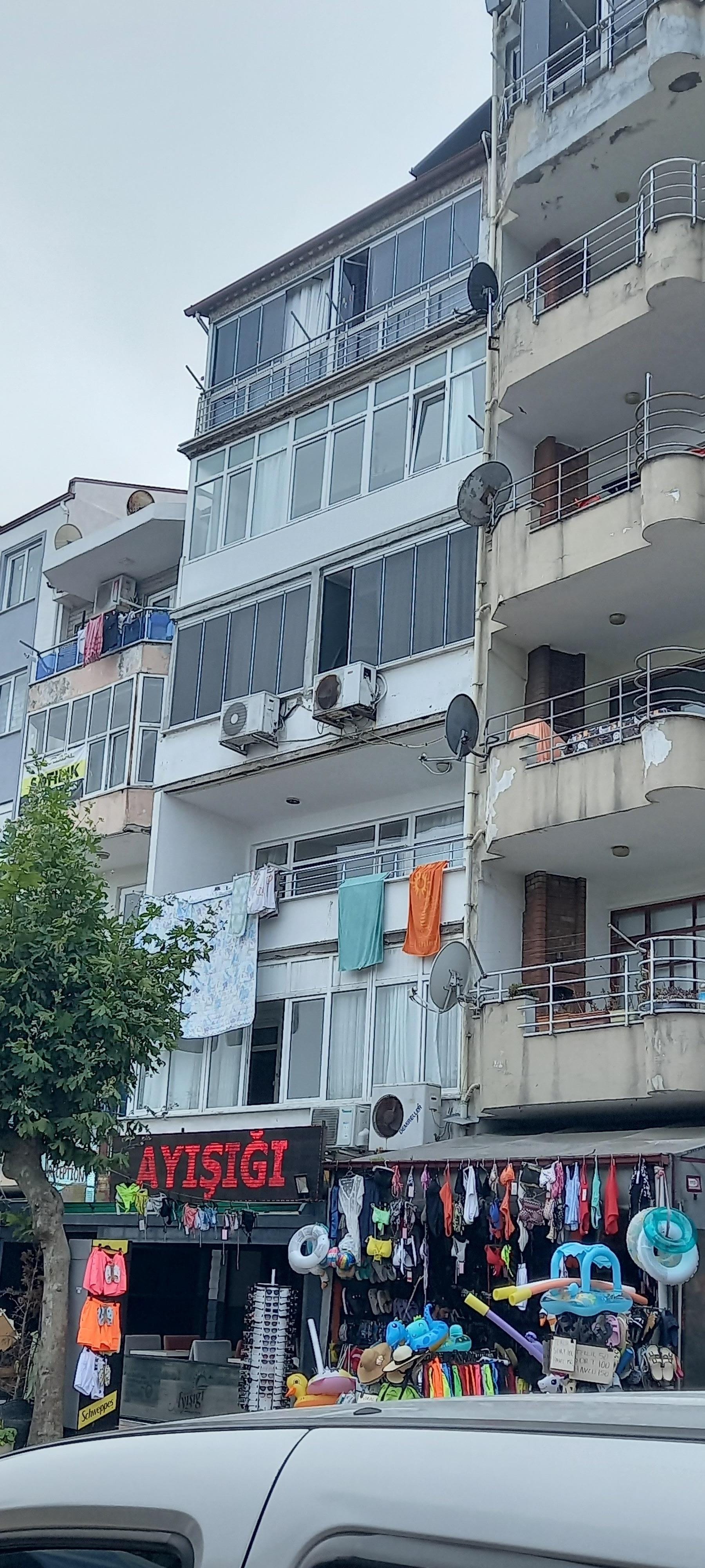 Fotoğraf larla bizi kandırdılar resmen dolandiriildik pansiyon aynı hayvan ahiri gibiydi verdiğimiz parayı yakıp bir dakika bile durmadan evimize geri döndük tam  bir hayal kırıklığı 