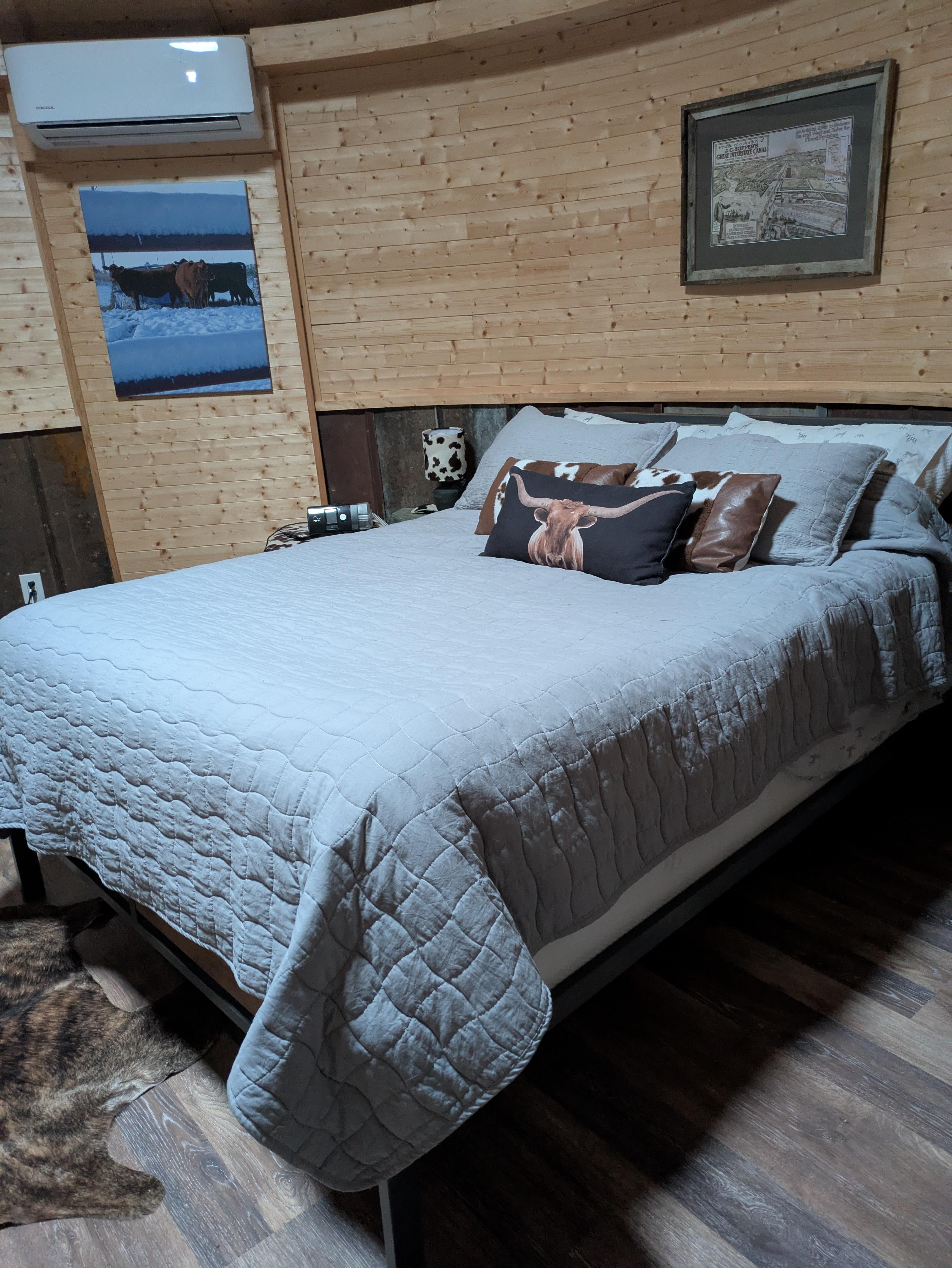 Comfortable space in the bedroom. 