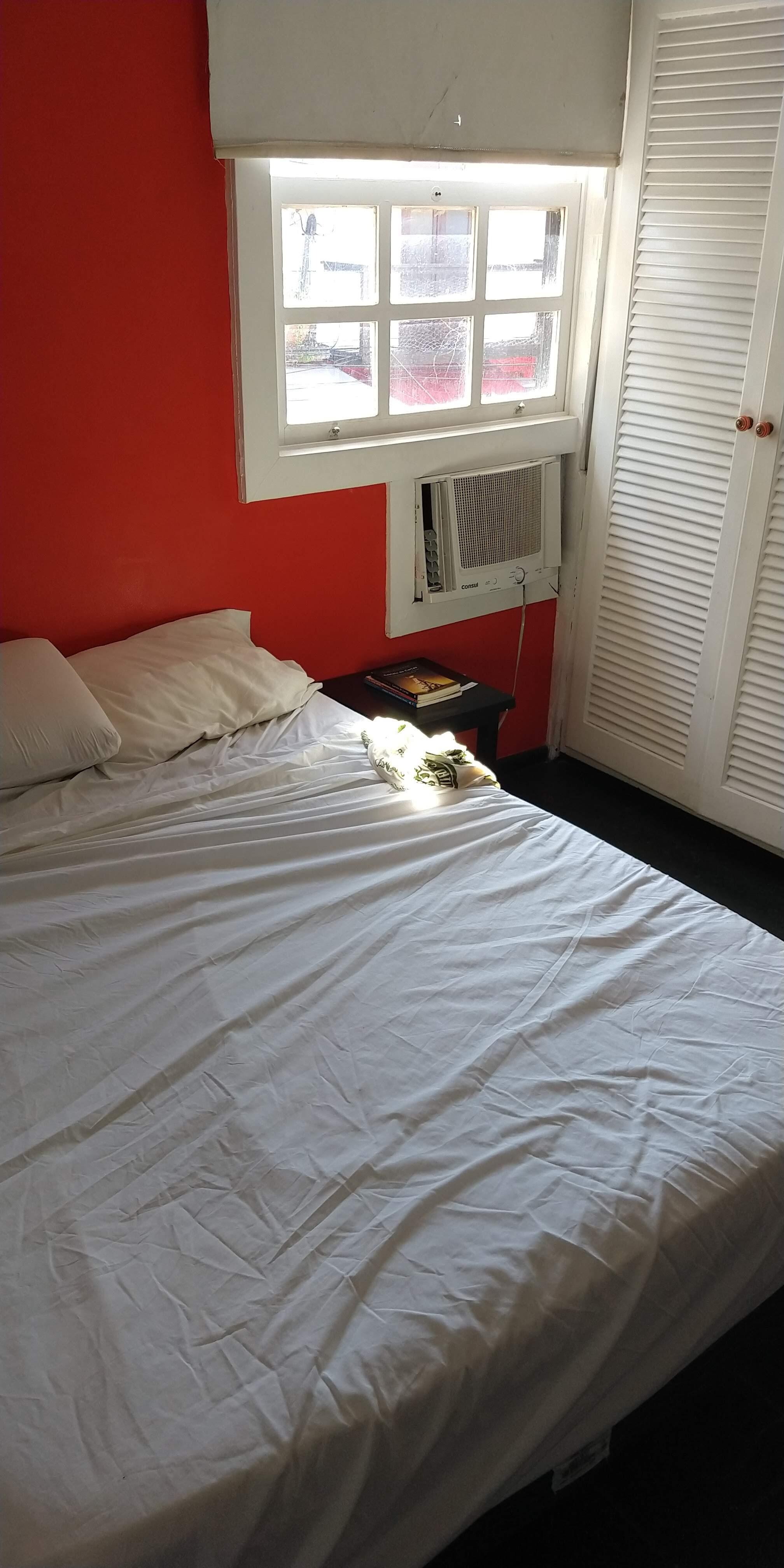 Quarto 3 dias sem limpar.