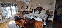 King bed in Hewitt suite