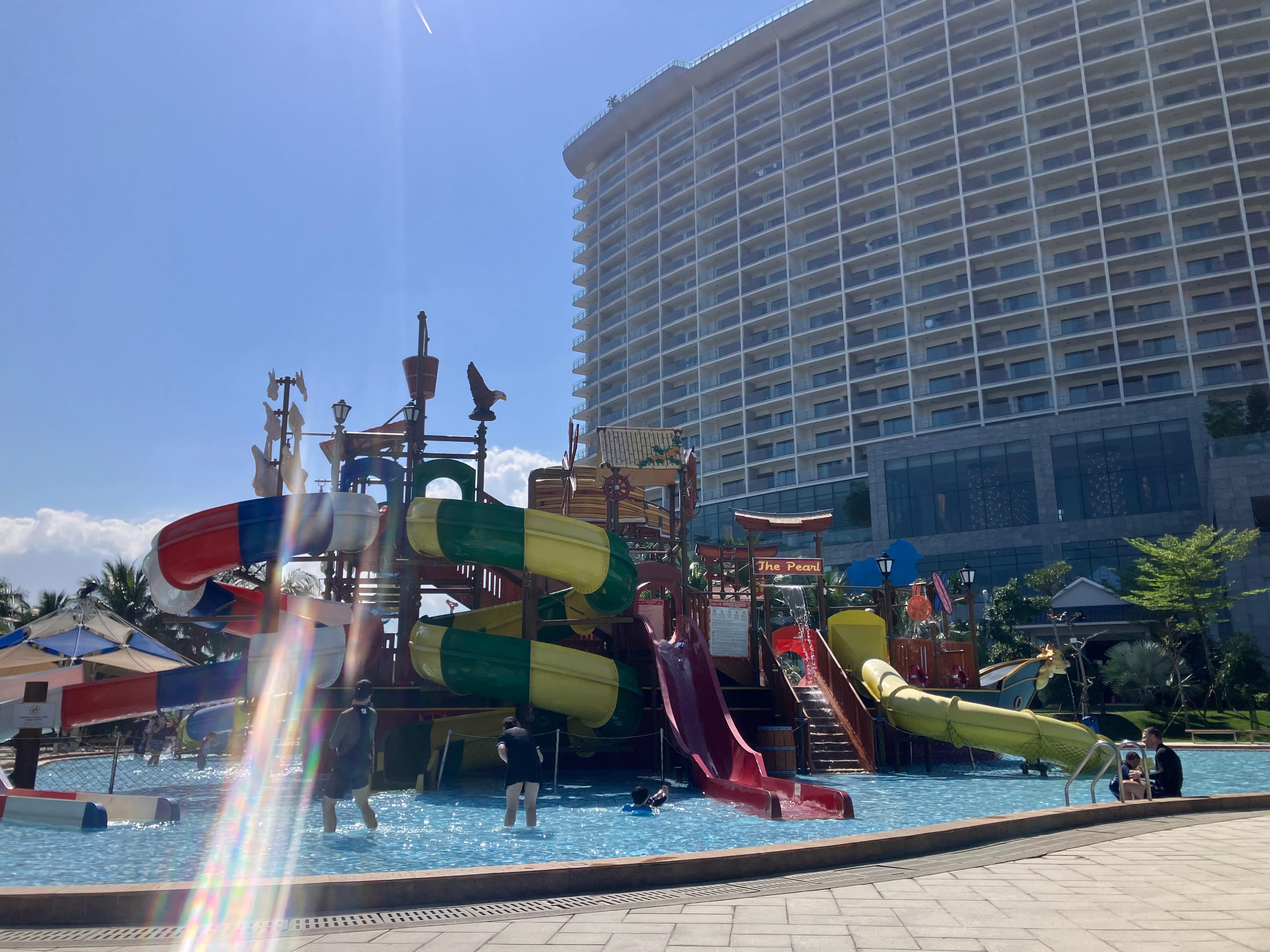 ホテルプールサイド