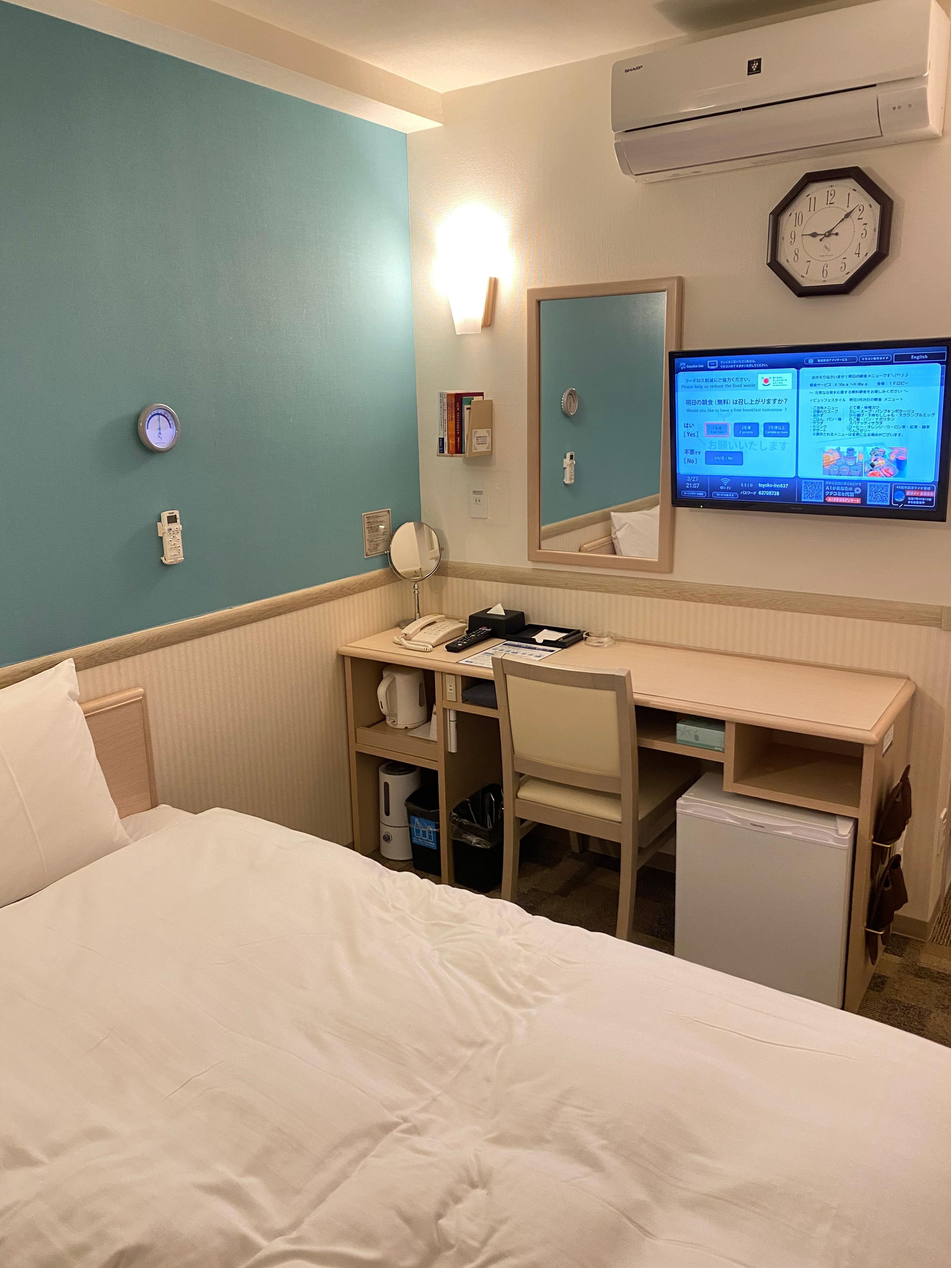 冷蔵庫、電気ケトル、ドライヤーなどしっかり揃っています。