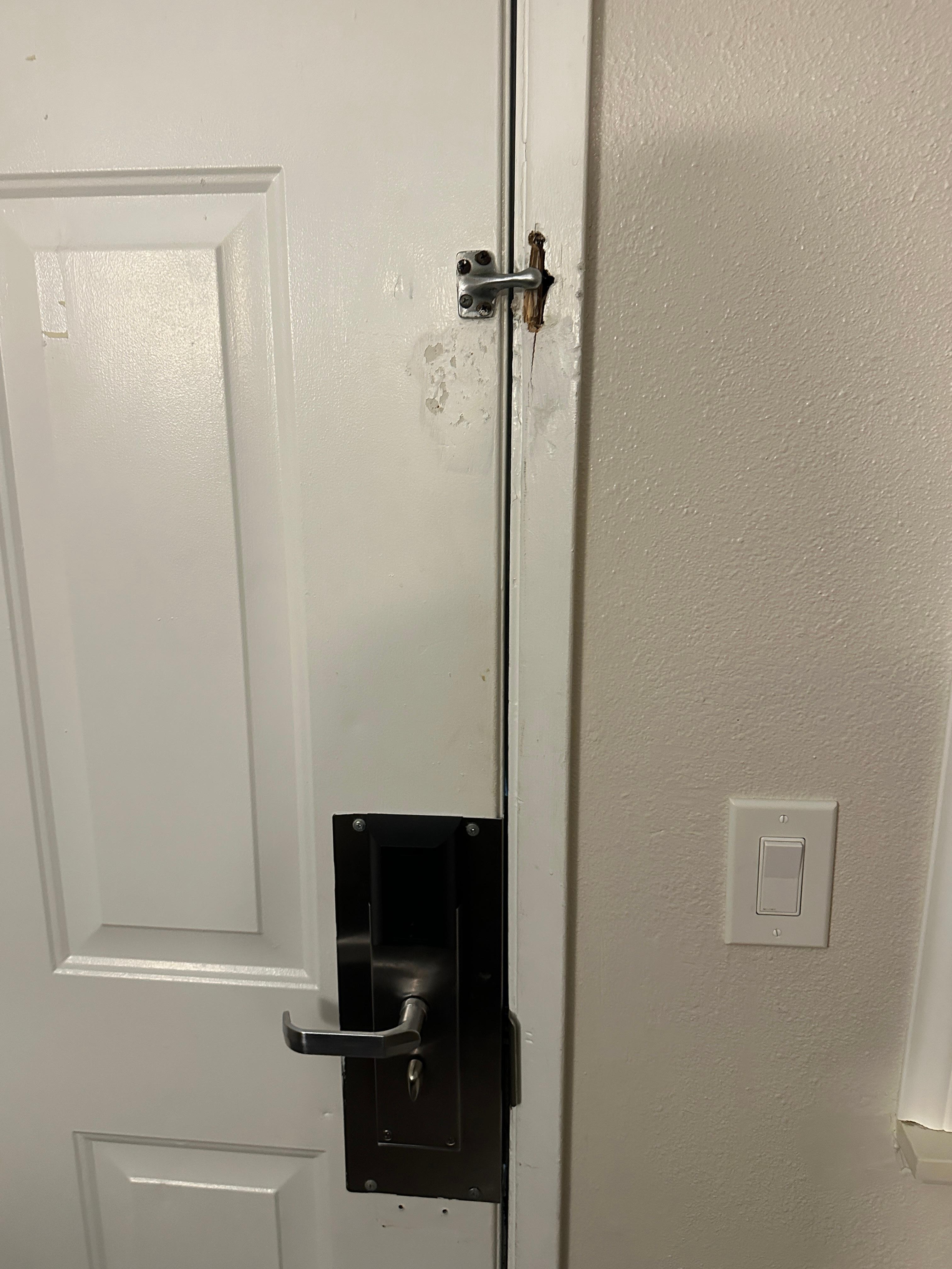 Broken security lock on Room 109