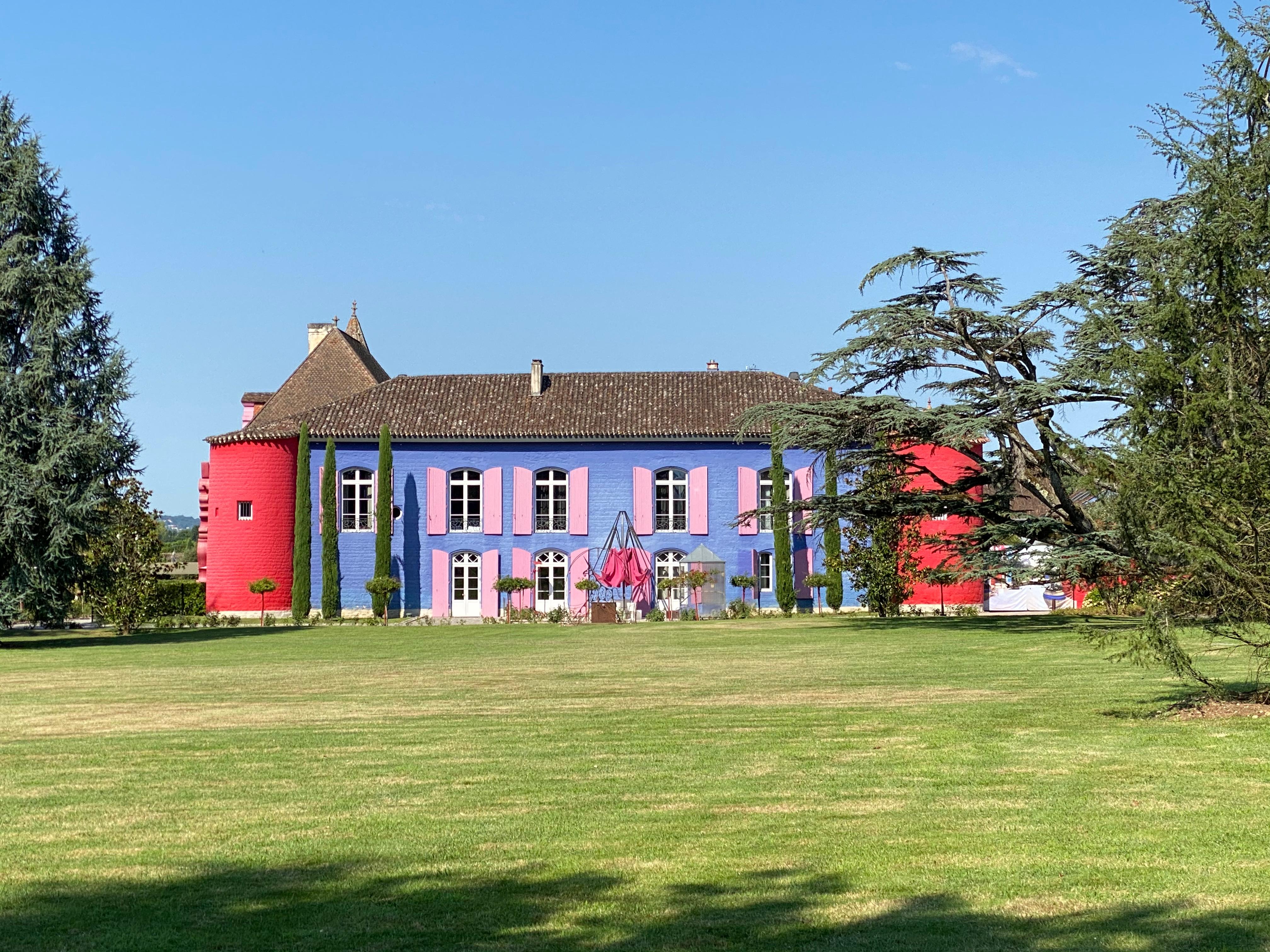 Vue de l’hôtel depuis le parc