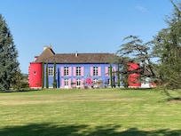 Vue de lâhĂŽtel depuis le parc