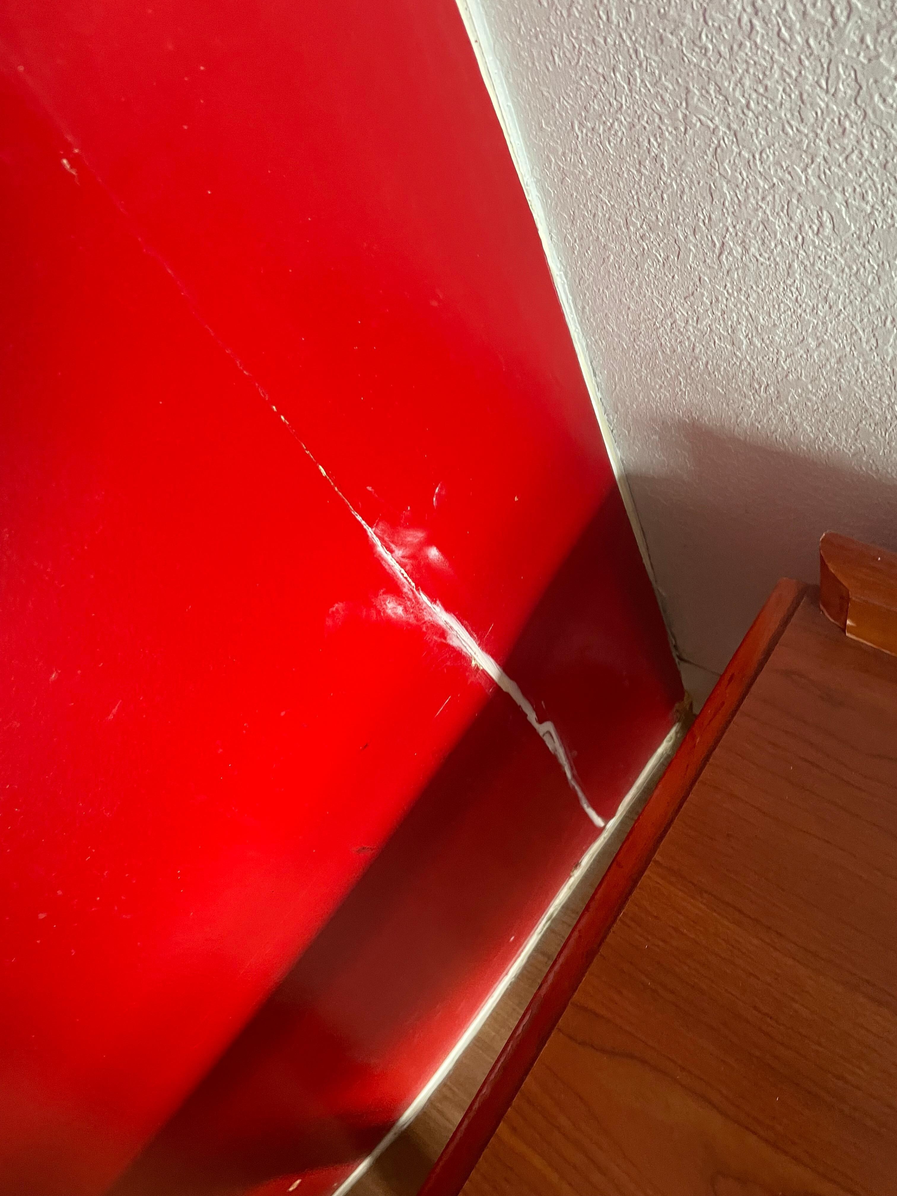 Cracks on the side of the jacuzzi