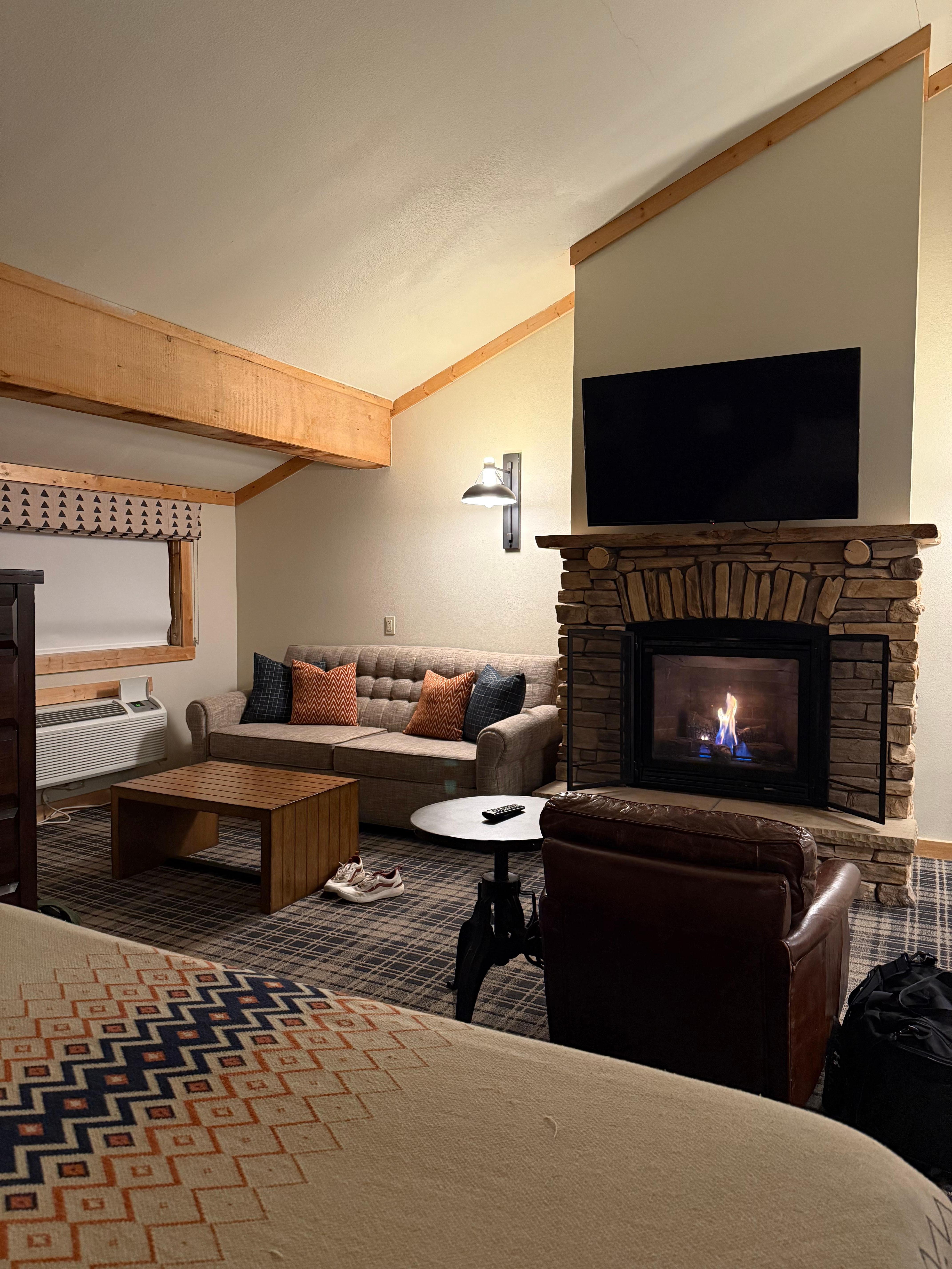King fireplace Suite