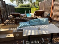 petite terrasse avec piscine