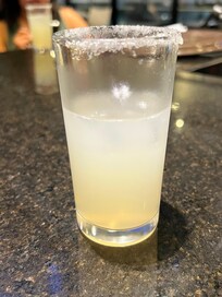 Bebida de cortesĂa muy X por cierto