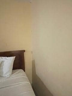 Dirty walls with some mold.