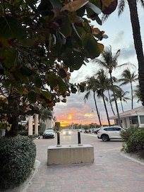 Near Beach and Restaurants great location.