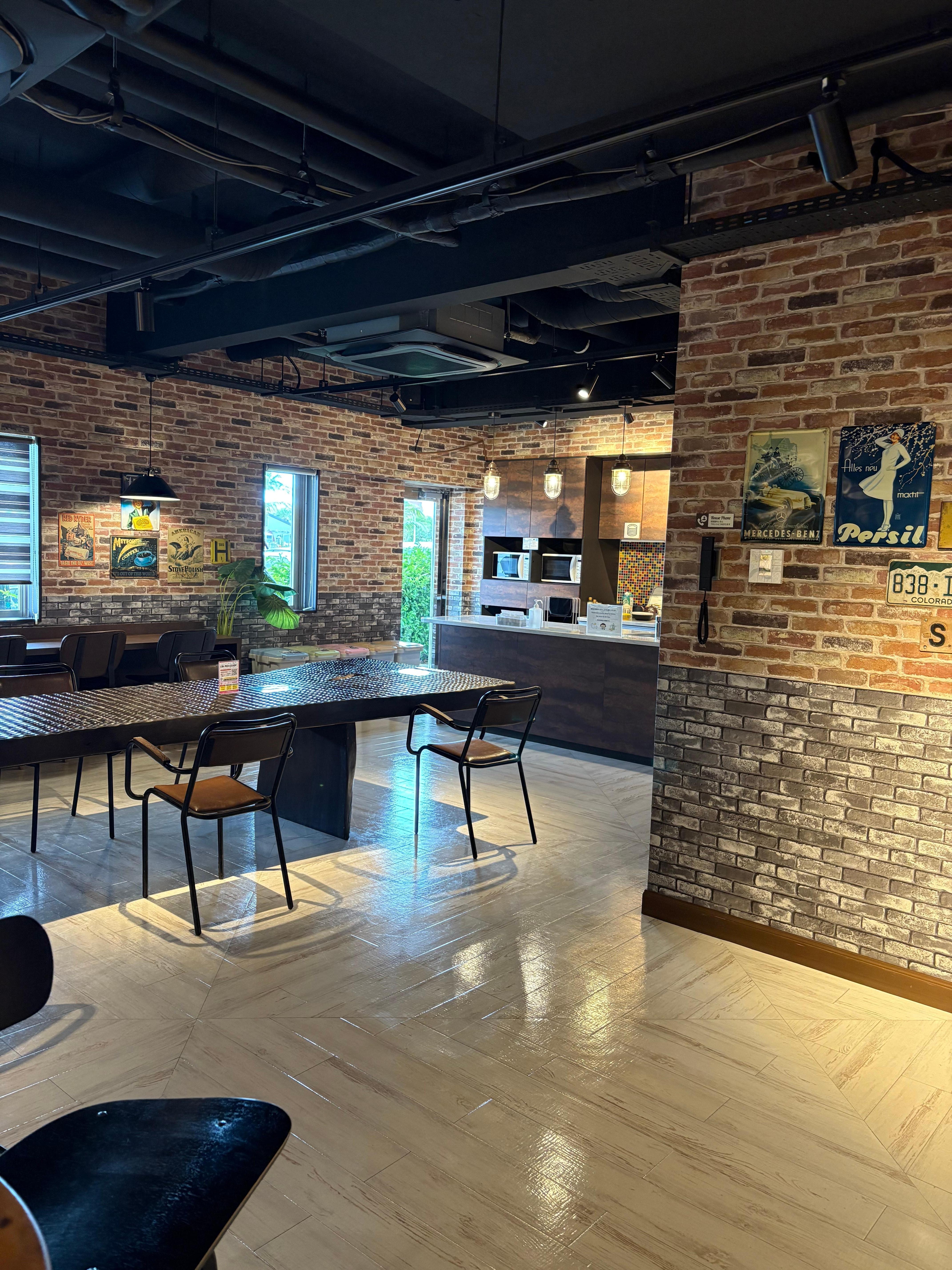 広々なダイニングアイランドキッチンです。
PC使っての仕事スペースにもなってます。