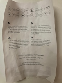 Affiche sur la porte de la chambre.