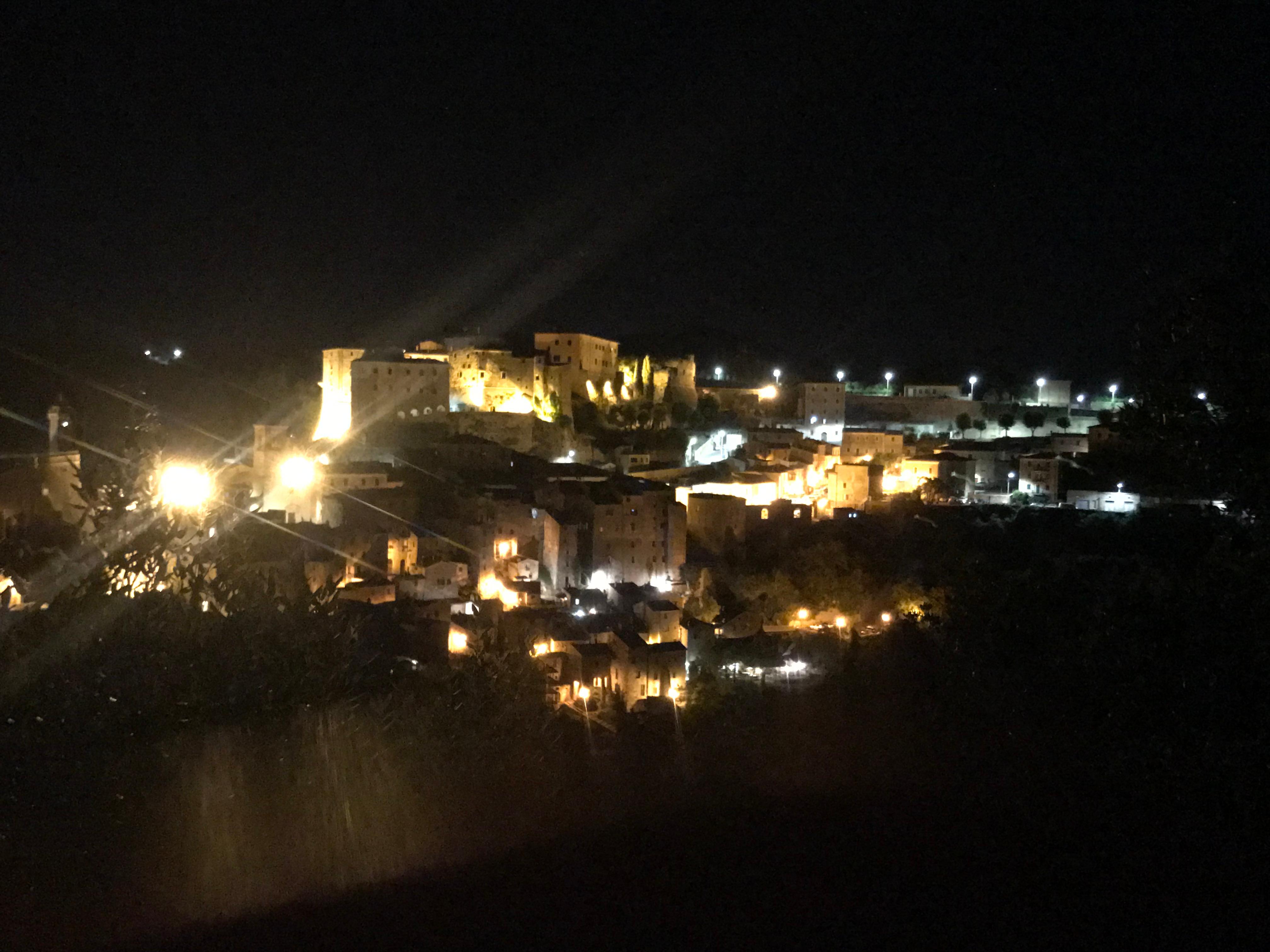 L'unico punto da cui si puo' vedere tutta Sorano e' dalla VIA delle CAVE