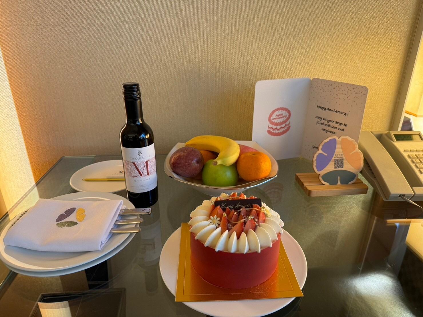 以及贈送的甜點！很好吃的草莓蛋糕